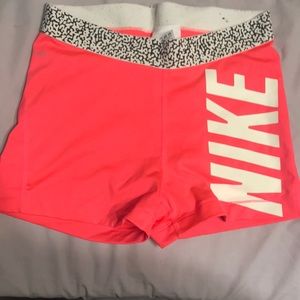 Women’s Nike Pro pink
